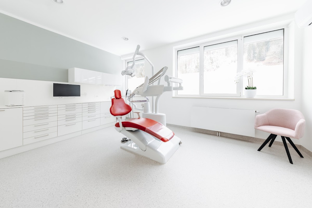 Zahnarztpraxis Dr. Lesnik – Praxisansicht 2